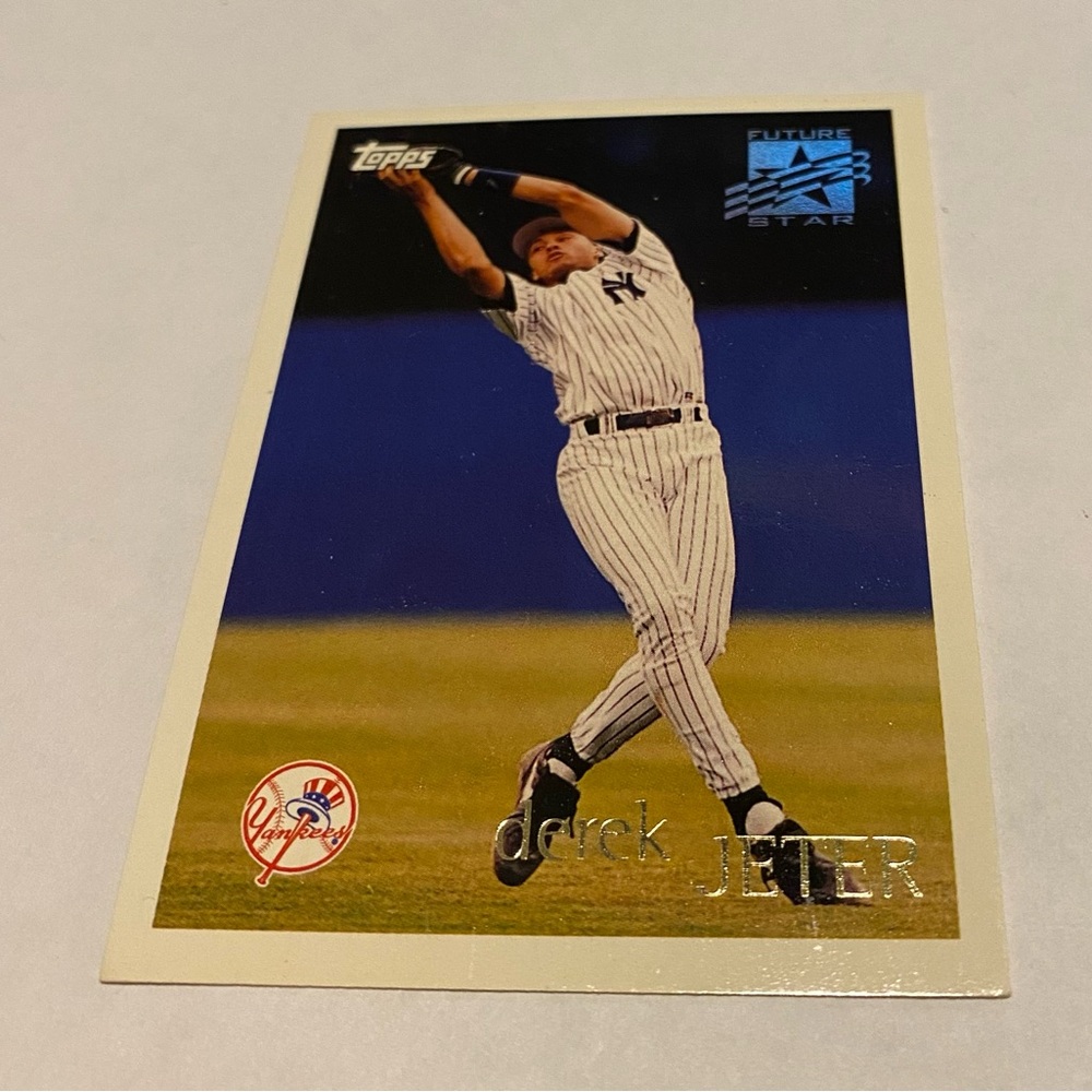 Derek Jeter 1996 Topps Baseball Card Future Star # 219 New York Yankees vintage - Picture 3 of 3